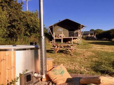 Badger Lodge with Woodfired Hot Tub