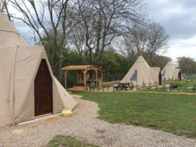 Willow Tipi with Private Hot Tub