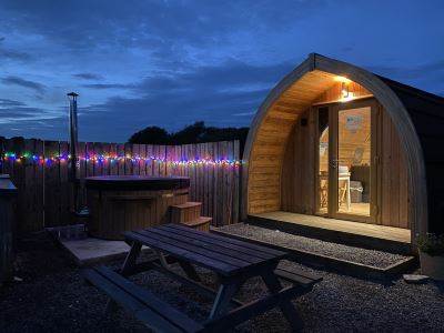 Luxury Glamping Pod with Hot Tub - 4 Person