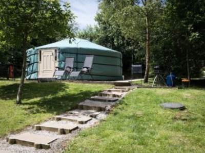 Gaia's Hideaway Yurt with Hot Tub