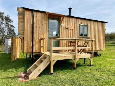 Mabel the Shepherds Hut with Hot Tub