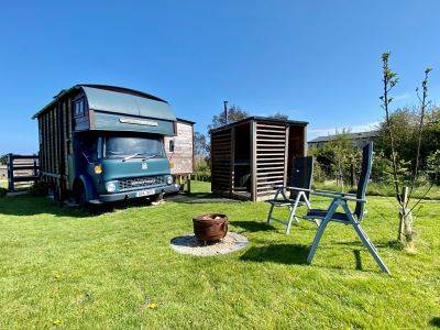 Whinifred the Old Bedford Horse Box with Hot Tub