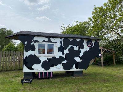 Buttercup - Glamping Cow Shed