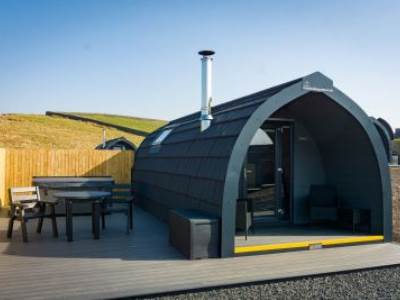 Luxury Castle Pod with Hot Tub