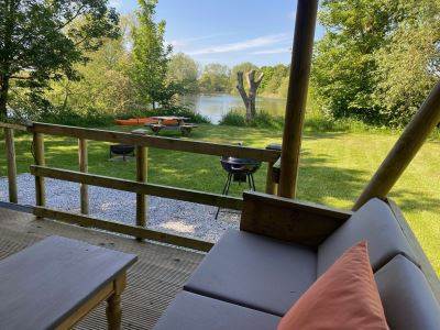 Lakeside 'Dragonfly Dreams' Safari Lodge