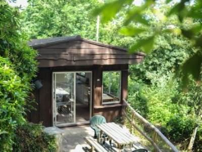A6+ Holiday Cabin (1 Double & 2 Twin Rooms)
