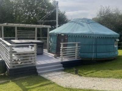 Silver Birch Luxury Yurt with Private Hot Tub